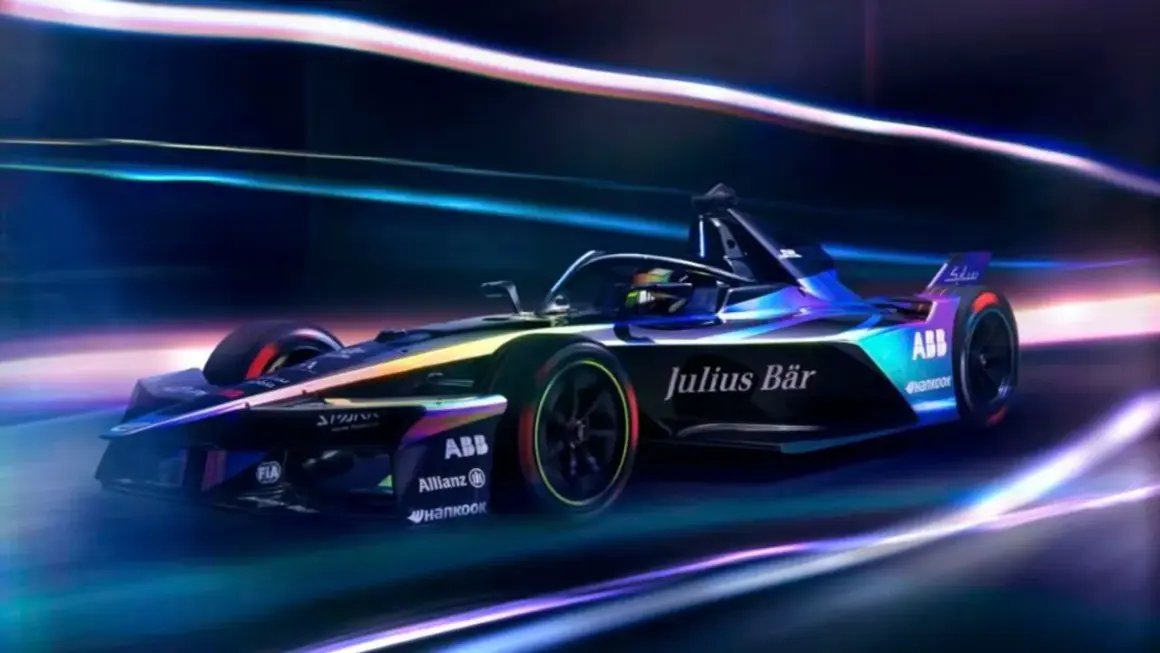 En futuristisk Formel E-bil, med texten "Julius Bär" och "ABB", susar fram i neonljus. F1 frön för framtiden.