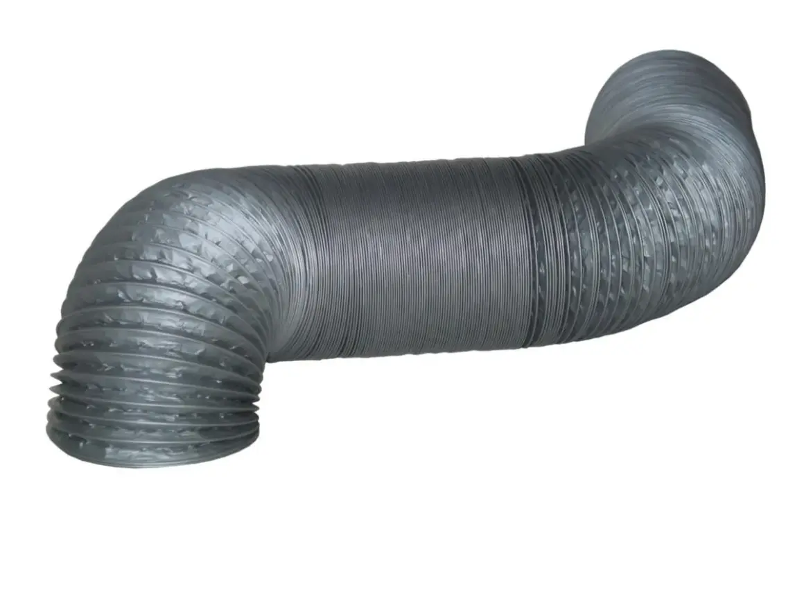 En böjd, grå, flexibel ventilationsslang som leder luften dit den behövs.